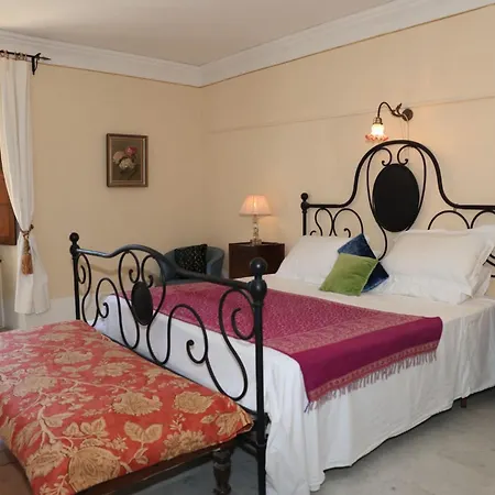Castello Del Poderetto Bed & Breakfast *